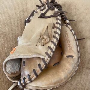 Youth catchers Baseball Glove - Tan and Brown